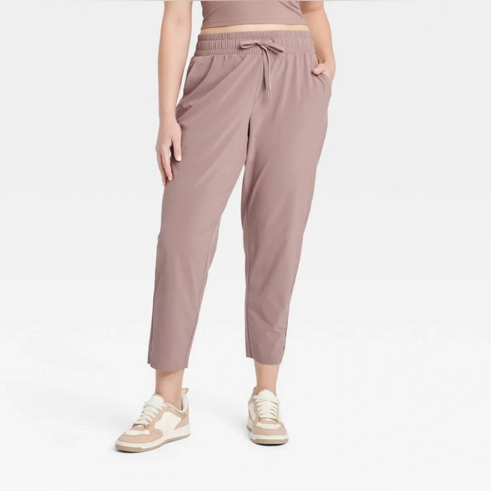 NWT ALL IN MOTION L - 3X women’s woven tapered pants size L- 3X  ✨